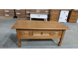 Mesa ratona de 95x60x46 cm, ideal para espacios reducidos. Fabricada en madera maciza, garantiza durabilidad. Estructura con 4 patas que proporcionan estabilidad. Incluye un cajón para almacenamiento adicional. Mesa ratona de 95x60x46 cm, ideal para espacios reducidos. Fabricada en madera maciza, garantiza durabilidad. Estructura con 4 patas que proporcionan estabilidad. Incluye un cajón para almacenamiento adicional.