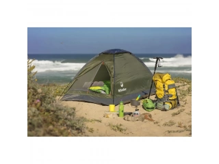 La Carpa Iglu Dome 2/3 personas verde de Klimber es la opci&oacute;n ideal para disfrutar de tus aventuras al aire libre. Con su dise&ntilde;o compacto y liviano, es f&aacute;cil de transportar y armar, permiti&eacute;ndote disfrutar de una noche bajo las estrellas sin complicacione
