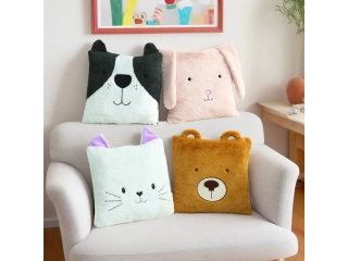 Dale un toque de diversi&oacute;n y ternura a la habitaci&oacute;n de tus peques con el Almohad&oacute;n decorativo infantil de Just Home Collection! Con dise&ntilde;os adorables y colores variados, este coj&iacute;n decorativo es perfecto para crear un ambiente acogedor y lleno de alegr&iacute;a