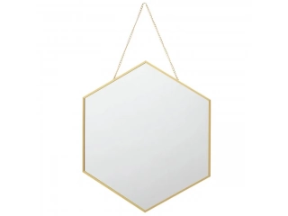 Dale un toque vintage a tu hogar con este espejo hexagonal dorado. Su dise&ntilde;o &uacute;nico y elegante le dar&aacute; un toque especial a cualquier ambiente. Con su marco de bamboo, MDF y metal, este espejo es resistente y duradero. Adem&aacute;s, su tama&ntilde;o de 39 x 45 cm lo hac