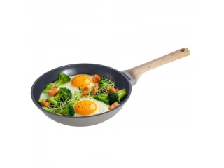 ¡Dale un toque industrial a tu cocina con la sartén de aluminio fundido de 28 cm! Perfecta para preparar tus platos favoritos, esta sartén cuenta con antiadherente y es apta para inducción, lo que la hace ideal para cualquier tipo de cocina. ¡Animate a co ¡Dale un toque industrial a tu cocina con la sartén de aluminio fundido de 28 cm! Perfecta para preparar tus platos favoritos, esta sartén cuenta con antiadherente y es apta para inducción, lo que la hace ideal para cualquier tipo de cocina. ¡Animate a co
