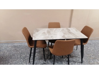 Mesa extructura 100% metal Tapa marmol blanco. Sillas 100% tapizads en tela gran resistencia. Mesa extructura 100% metal Tapa marmol blanco. Sillas 100% tapizads en tela gran resistencia.