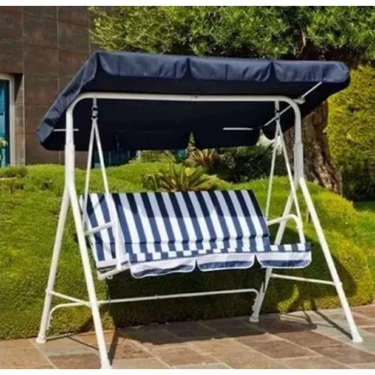 Hamaca de Jardin con techo y almohadones.