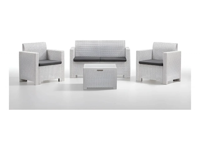 Descripcion: Color de la estructura: Blanco. Mesa ratona de 69 cm de largo, 48 cm de ancho y 37 cm de altura. Sillón de 2 cuerpos de 131 cm de largo y 79 cm de altura. Incluye 4 almohadones para mayor comodidad. Estructura de polipropileno simil rattan re