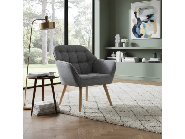 Descripcion: Medidas: 75x82x71 cm Gris Dale un toque de estilo nórdico a tu hogar con el sitial Cassio. Su diseño elegante y moderno, en color gris, lo convierte en la pieza perfecta para complementar tu living o dormitorio. Con su estructura de acero y