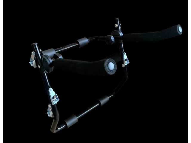 Confeccionado con tubos de acero - Cremalleras pasticas de amplia regulaci&oacute;n  - Apoyos para protecci&oacute;n de pintura del auto - Dise&ntilde;o adaptable a la mayoria de los sedan o SUV - Capacidad 2 bicicletas